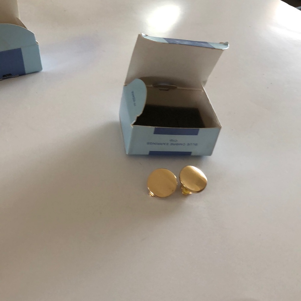 Avon clip on earrings